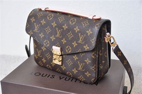 Louis Vuitton Pochette metis